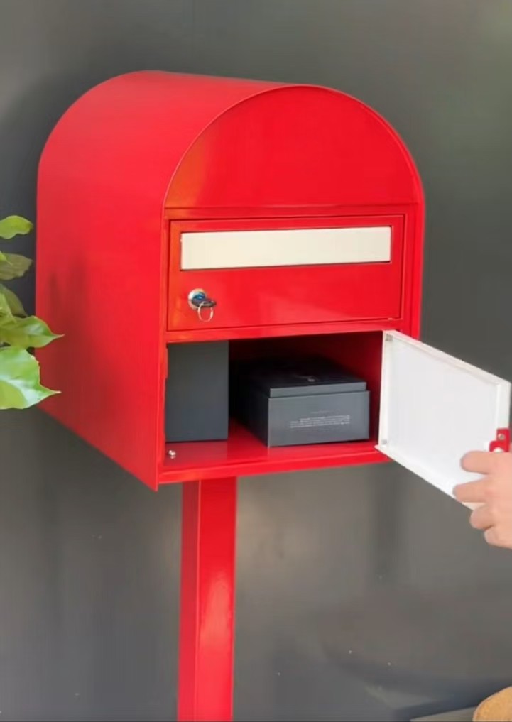 Kültéri vaspostaláda kerti dekoráció